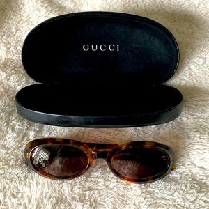 GUCCI Vintage Made in Italy Oval Sunglasses Spotted